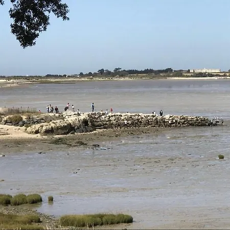 Un Avec Jardin A 1km De La Saint-Froult